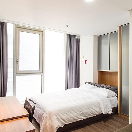 Hotel Arinus Shinchon Сеул Екстер'єр фото