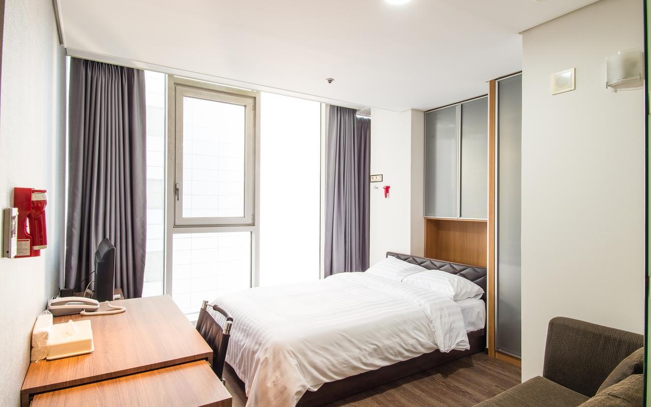 Hotel Arinus Shinchon Сеул Екстер'єр фото