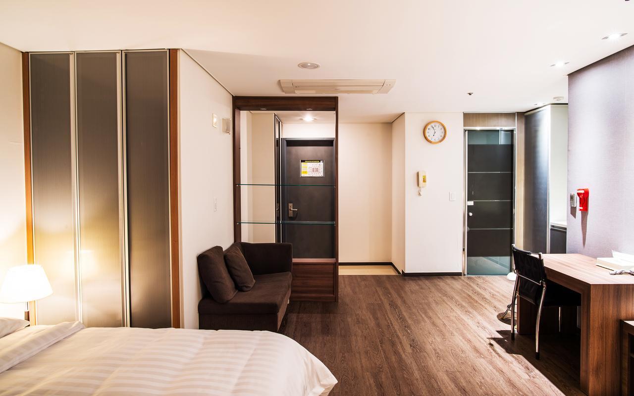 Hotel Arinus Shinchon Сеул Екстер'єр фото