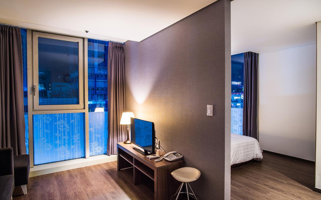 Hotel Arinus Shinchon Сеул Екстер'єр фото