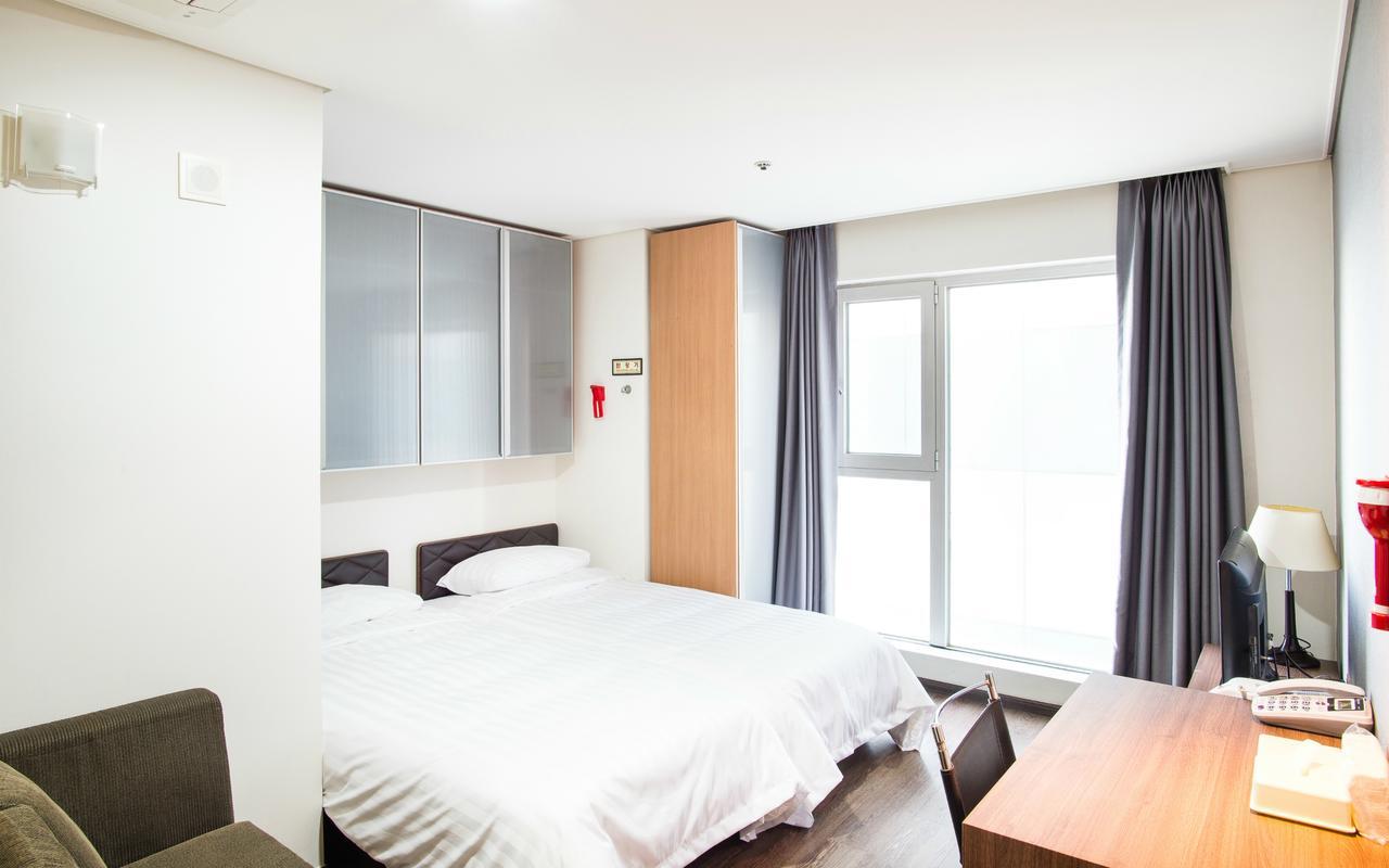 Hotel Arinus Shinchon Сеул Екстер'єр фото